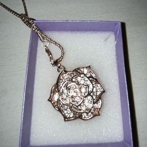 Gold pendant with 18 inch chain